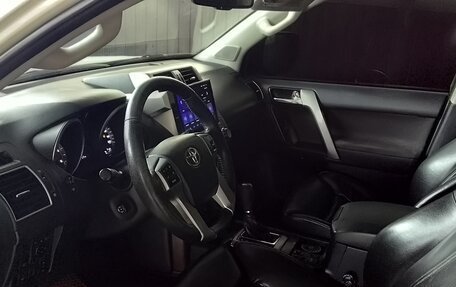 Toyota Land Cruiser Prado 150 рестайлинг 2, 2014 год, 3 250 000 рублей, 6 фотография