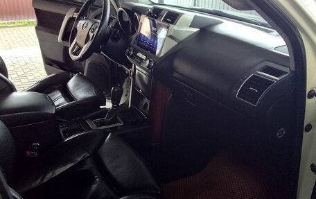 Toyota Land Cruiser Prado 150 рестайлинг 2, 2014 год, 3 250 000 рублей, 9 фотография