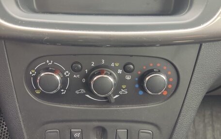 Renault Sandero II рестайлинг, 2018 год, 900 000 рублей, 2 фотография