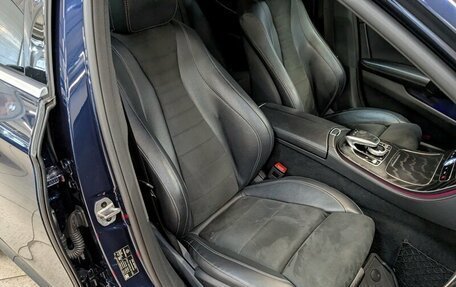 Mercedes-Benz E-Класс, 2019 год, 3 400 000 рублей, 21 фотография