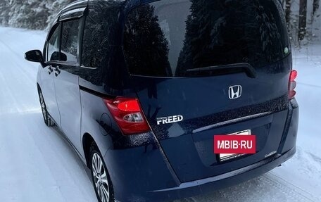 Honda Freed I, 2010 год, 900 000 рублей, 4 фотография