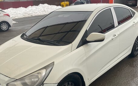 Hyundai Solaris II рестайлинг, 2013 год, 360 000 рублей, 3 фотография