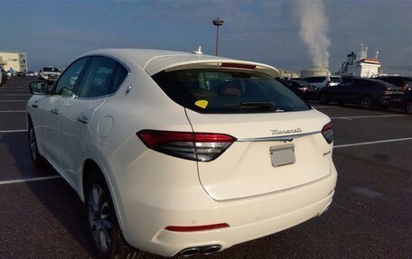 Maserati Levante I, 2022 год, 5 980 000 рублей, 3 фотография