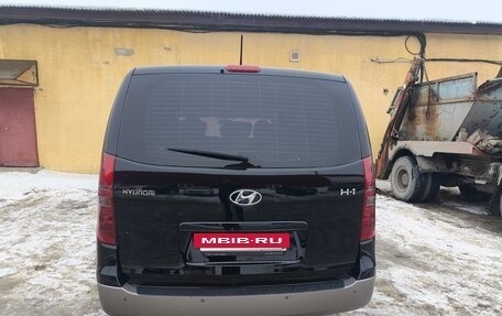 Hyundai H-1 II рестайлинг, 2018 год, 2 800 000 рублей, 7 фотография