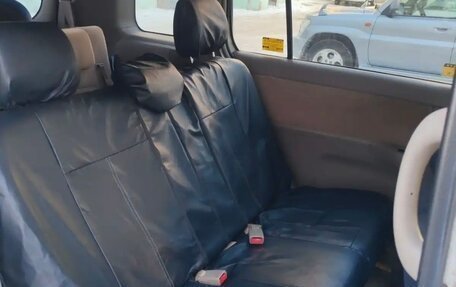 Toyota ISis I, 2005 год, 750 000 рублей, 5 фотография