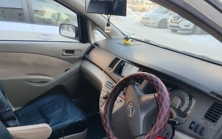 Toyota ISis I, 2005 год, 750 000 рублей, 4 фотография