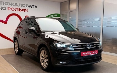 Volkswagen Tiguan II, 2020 год, 2 600 000 рублей, 3 фотография