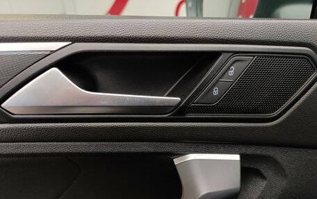 Volkswagen Tiguan II, 2020 год, 2 600 000 рублей, 13 фотография