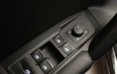 Volkswagen Tiguan II, 2020 год, 2 600 000 рублей, 12 фотография