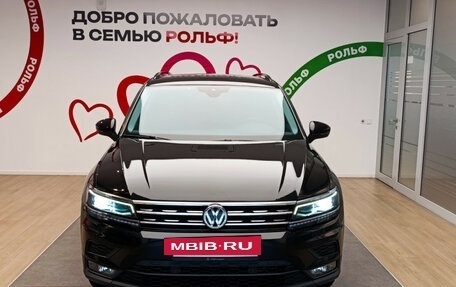 Volkswagen Tiguan II, 2020 год, 2 600 000 рублей, 2 фотография