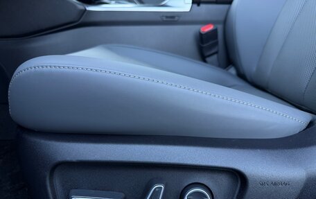 Toyota RAV4, 2025 год, 4 990 000 рублей, 17 фотография