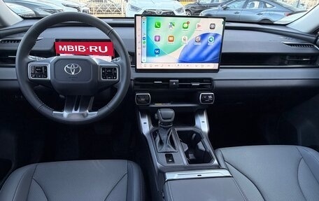 Toyota RAV4, 2025 год, 4 990 000 рублей, 9 фотография