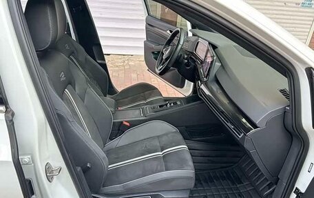 Volkswagen Golf VIII, 2022 год, 2 340 000 рублей, 13 фотография