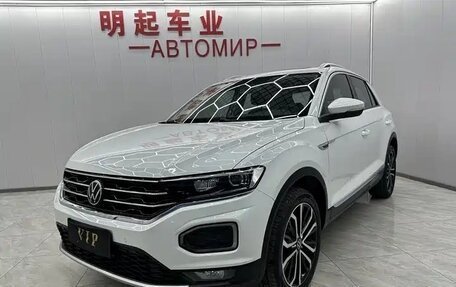 Volkswagen T-Roc I, 2023 год, 2 199 000 рублей, 1 фотография