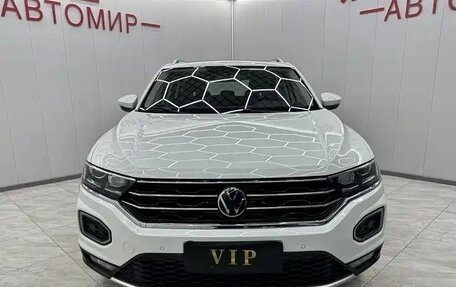 Volkswagen T-Roc I, 2023 год, 2 199 000 рублей, 2 фотография