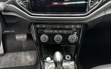 Volkswagen T-Roc I, 2023 год, 2 199 000 рублей, 10 фотография