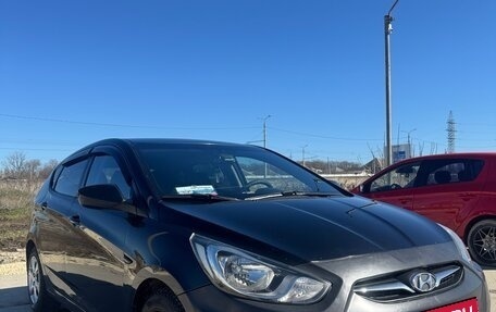 Hyundai Solaris II рестайлинг, 2014 год, 1 000 000 рублей, 3 фотография