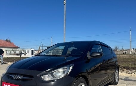 Hyundai Solaris II рестайлинг, 2014 год, 1 000 000 рублей, 2 фотография