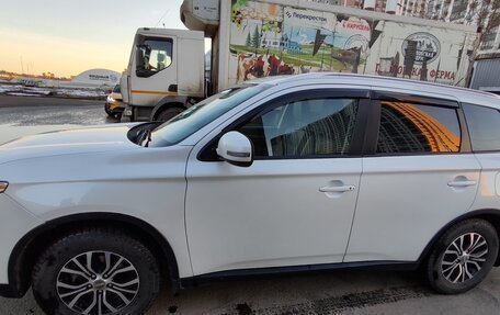 Mitsubishi Outlander III рестайлинг 3, 2014 год, 1 330 000 рублей, 4 фотография