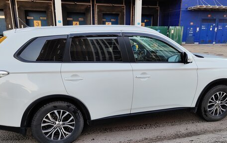 Mitsubishi Outlander III рестайлинг 3, 2014 год, 1 330 000 рублей, 13 фотография