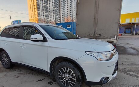 Mitsubishi Outlander III рестайлинг 3, 2014 год, 1 330 000 рублей, 14 фотография