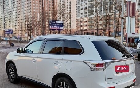 Mitsubishi Outlander III рестайлинг 3, 2014 год, 1 330 000 рублей, 5 фотография