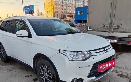 Mitsubishi Outlander III рестайлинг 3, 2014 год, 1 330 000 рублей, 15 фотография