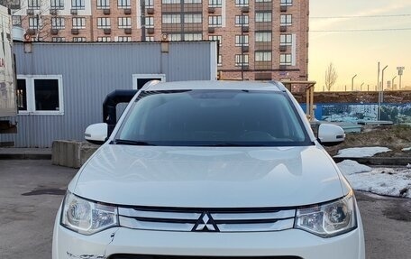 Mitsubishi Outlander III рестайлинг 3, 2014 год, 1 330 000 рублей, 16 фотография