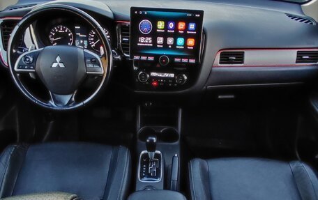 Mitsubishi Outlander III рестайлинг 3, 2014 год, 1 330 000 рублей, 17 фотография