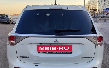 Mitsubishi Outlander III рестайлинг 3, 2014 год, 1 330 000 рублей, 9 фотография