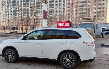Mitsubishi Outlander III рестайлинг 3, 2014 год, 1 330 000 рублей, 6 фотография