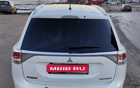 Mitsubishi Outlander III рестайлинг 3, 2014 год, 1 330 000 рублей, 8 фотография