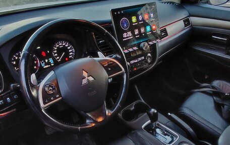 Mitsubishi Outlander III рестайлинг 3, 2014 год, 1 330 000 рублей, 18 фотография