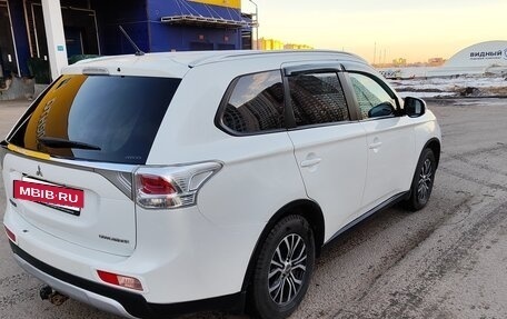 Mitsubishi Outlander III рестайлинг 3, 2014 год, 1 330 000 рублей, 11 фотография