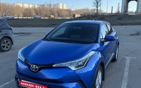 Toyota C-HR I рестайлинг, 2018 год, 2 200 000 рублей, 2 фотография