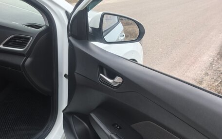 Hyundai Solaris II рестайлинг, 2018 год, 1 299 000 рублей, 23 фотография