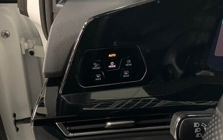 Volkswagen Golf VIII, 2022 год, 1 987 000 рублей, 15 фотография