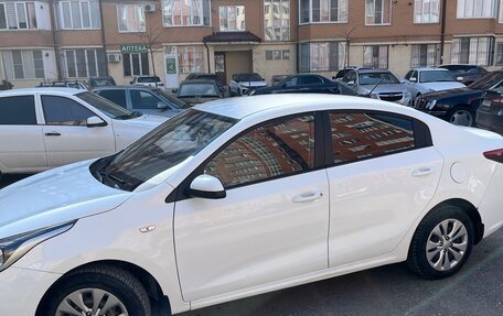 KIA Rio IV, 2019 год, 900 000 рублей, 2 фотография