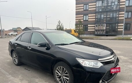 Toyota Camry, 2017 год, 2 400 000 рублей, 4 фотография