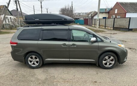 Toyota Sienna III, 2010 год, 2 100 000 рублей, 2 фотография