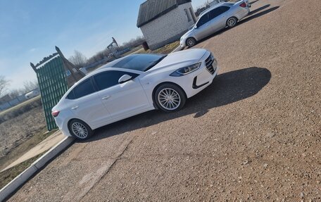 Hyundai Elantra VI рестайлинг, 2016 год, 1 550 000 рублей, 2 фотография