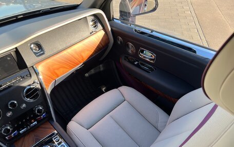 Rolls-Royce Cullinan, 2020 год, 36 500 000 рублей, 40 фотография