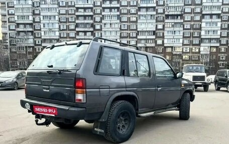 Nissan Terrano II рестайлинг, 1993 год, 800 000 рублей, 3 фотография