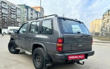 Nissan Terrano II рестайлинг, 1993 год, 800 000 рублей, 2 фотография