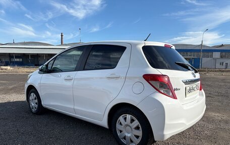 Toyota Vitz, 2013 год, 720 000 рублей, 3 фотография