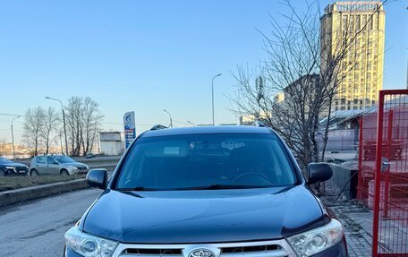 Toyota Highlander III, 2011 год, 2 070 000 рублей, 2 фотография