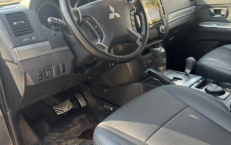 Mitsubishi Pajero IV, 2014 год, 3 120 000 рублей, 11 фотография