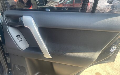 Toyota Land Cruiser Prado 150 рестайлинг 2, 2018 год, 4 550 000 рублей, 9 фотография