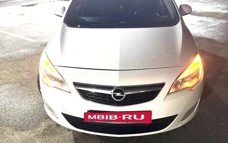 Opel Astra J, 2011 год, 2 фотография