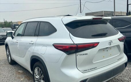 Toyota Highlander, 2026 год, 5 800 000 рублей, 13 фотография